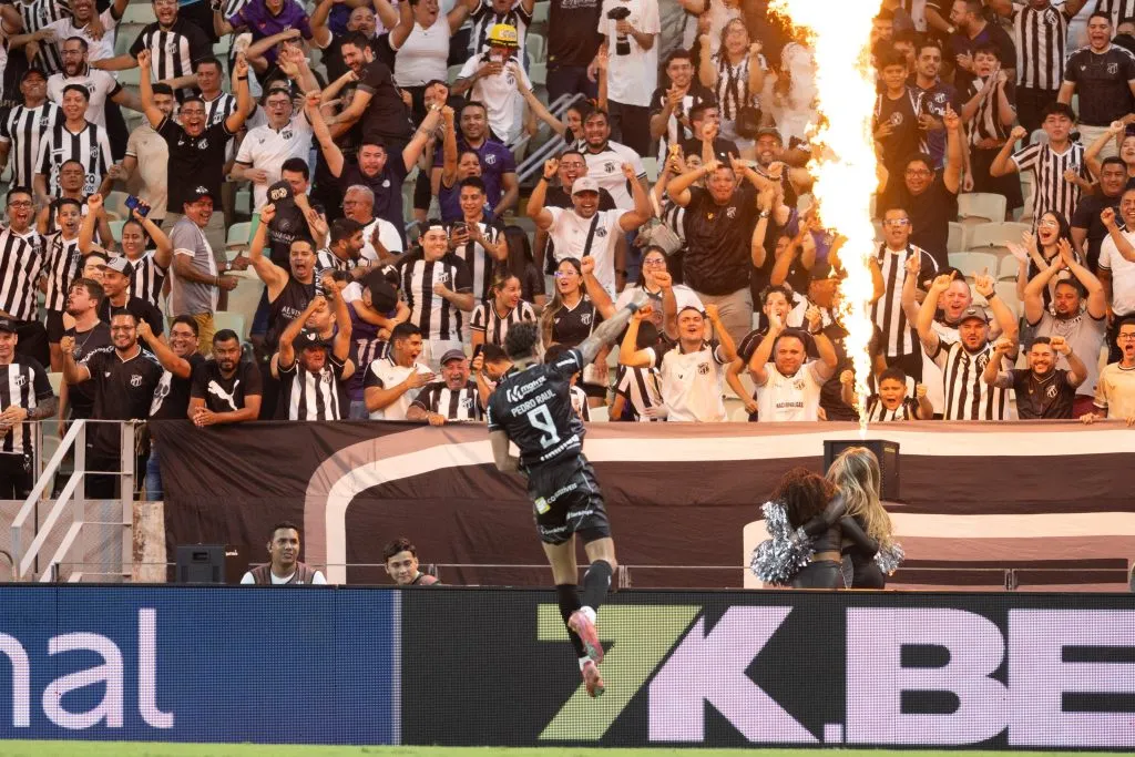 Pedro Raul marca segundo gol contra o Vasco no Castelão. Foto: Baggio Rodrigues/AGIF