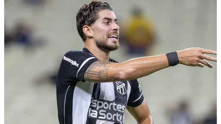 Pedro Raul durante partida entre Ceará e Vasco, na Arena Castelão, pelo Brasileirão.
