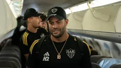Hulk no embarque do time para enfrentar o Peixão.