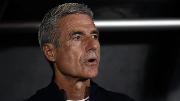 Luís Castro é um dos alvos - Foto: Wagner Meier/Getty Images.