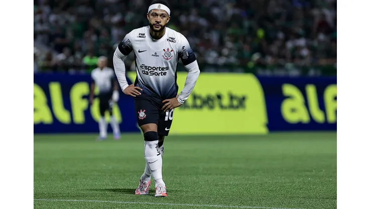 Memphis Depay jogador do Palmeiras durante partida contra o Corinthians no estádio Arena Barueri pelo campeonato Brasileiro A 2025. Foto: Fabio Giannelli/AGIF