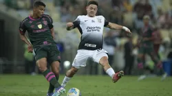 Thiago Silva, jogador do Fluminense, disputa lance com Garro, jogador do Corinthians. Foto: Jorge Rodrigues/AGIF