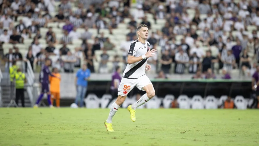 Vegetti marcou o gol do Gigante diante do Ceará. Foto: Baggio Rodrigues/AGIF.