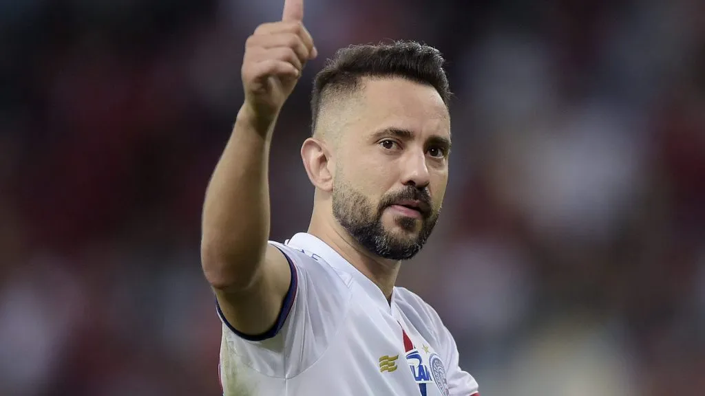 Everton Ribeiro - Foto: Alexandre Loureiro/AGIF.