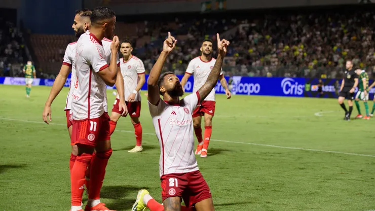 Wesley jogador do Internacional comemora seu gol com jogador da sua equipe durante partida contra o Palmeiras - Foto: Anderson Romao/AGIF