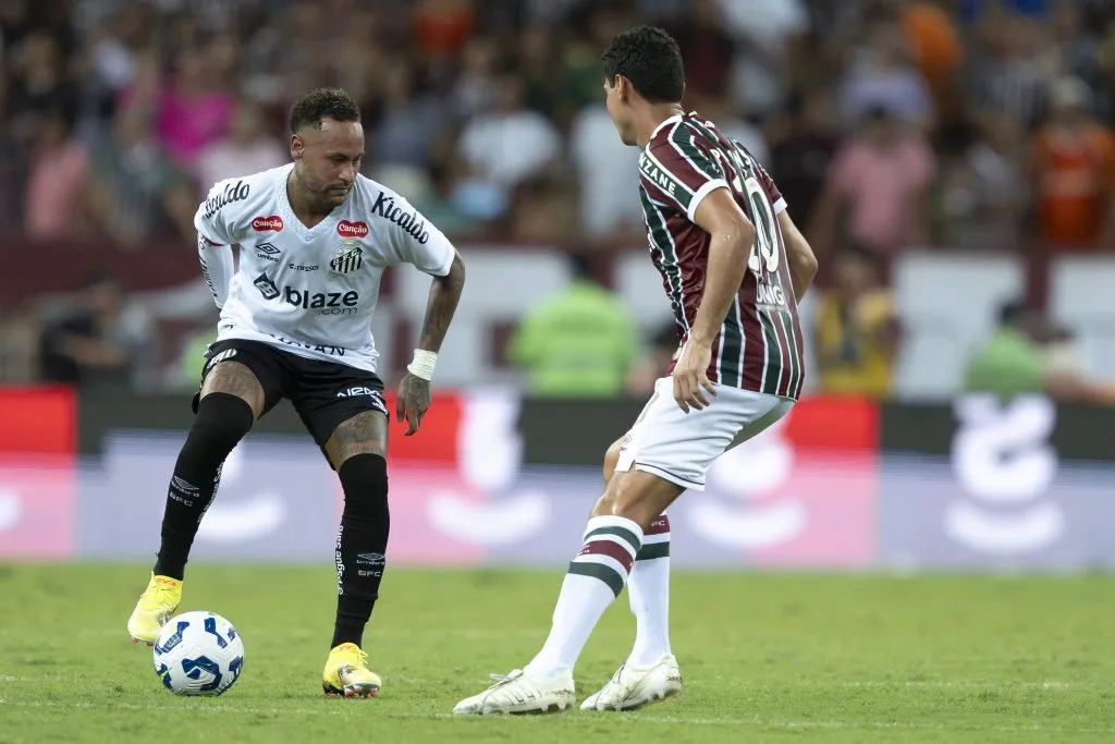 Neymar em ação na derrota para o Fluminense. Foto: Jorge Rodrigues/AGIF