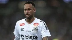Neymar sofre nova lesão.