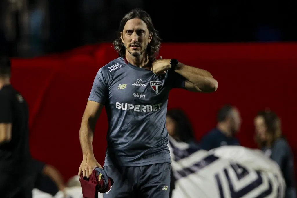 SP – SAO PAULO – 29/03/2025 – BRASILEIRO A 2025, SAO PAULO X SPORT –  Luis Zubeldia tecnico do Sao Paulo durante partida contra o Sport no estadio Morumbi pelo campeonato Brasileiro A 2025. Foto: Marco Miatelo/AGIF