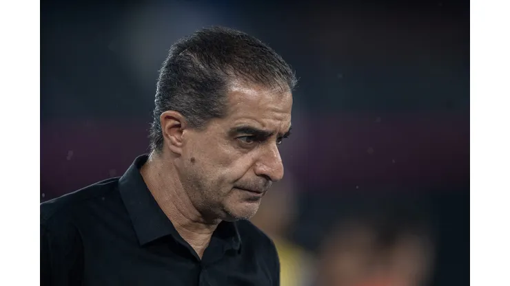 Renato Paiva, tecnico do Botafogo durante partida contra o Sao Paulo no estadio Engenhao pelo campeonato Brasileiro A 2025.