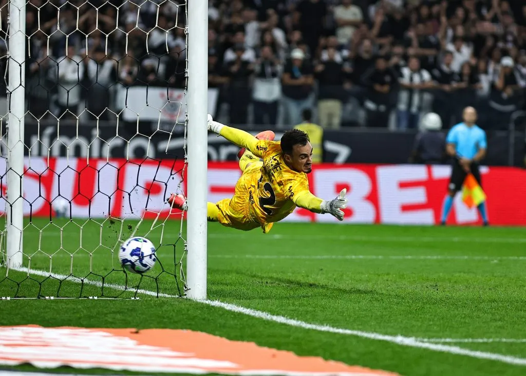 SP – SAO PAULO – 16/04/2025 – BRASILEIRO A 2025, CORINTHIANS X FLUMINENSE – Matheus Donelli jogador do Corinthians durante partida contra o Fluminense no estadio Arena Corinthians pelo campeonato Brasileiro A 2025. Foto: Fabio Giannelli/AGIF