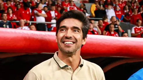 Abel Ferreira comemora resultado em Porto Alegre.