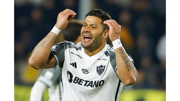 MONTEVIDEO, URUGUAY - MAY 14: Hulk of Atletico Mineiro gestures during a Copa CONMEBOL Libertadores 2024 Group G match between Peñarol and Atletico Mineiro at Campeón Del Siglo Stadium on May 14, 2024 in Montevideo, Uruguay. (Photo by Ernesto Ryan/Getty Images)