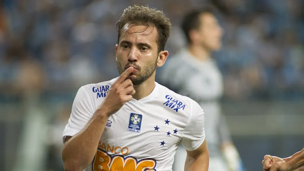 Everton Ribeiro pelo Cruzeiro em 2014. Foto: Ramiro Furquim/AGIF