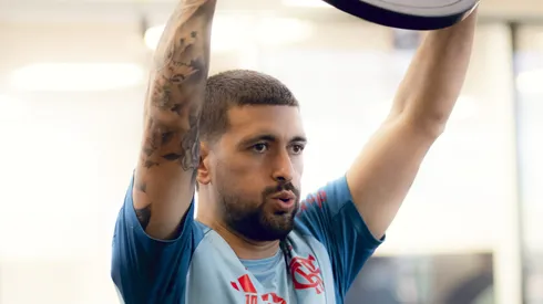 Arrascaeta durante atividade no Ninho do Urubu.