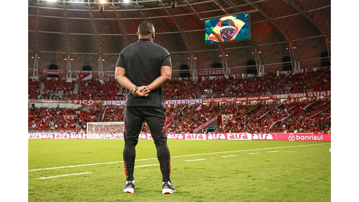 Roger Machado técnico do Internacional durante partida contra o Palmeiras no estádio Beira-Rio pelo campeonato Brasileiro A 2025. Foto: Maxi Franzoi/AGIF