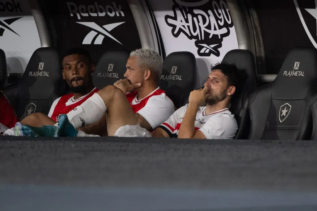 RJ – RIO DE JANEIRO – 16/04/2025 – BRASILEIRO A 2025, BOTAFOGO X SAO PAULO – Calleri jogador do Sao Paulo durante partida contra o Botafogo no estadio Engenhao pelo campeonato Brasileiro A 2025. Foto: Thiago Ribeiro/AGIF