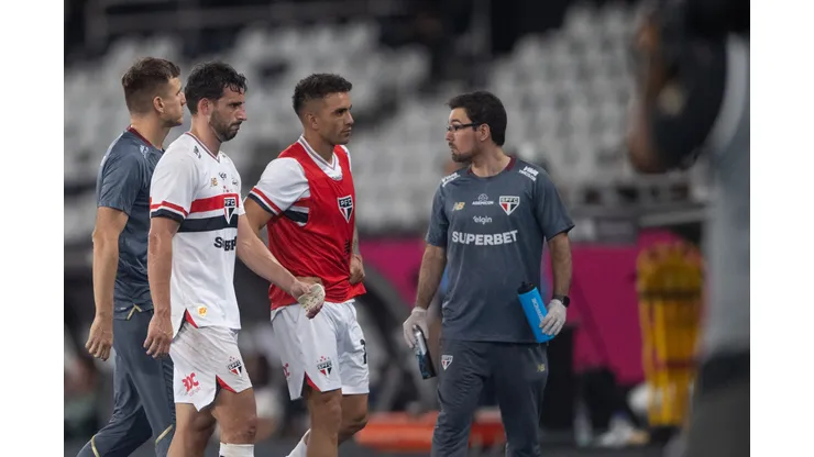 Calleri jogador do São Paulo durante partida contra o Botafogo no estádio Engenhão pelo campeonato Brasileiro A 2025. Foto: Thiago Ribeiro/AGIF