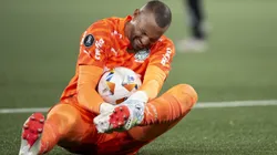 Weverton revela sentir dores em vitória do Palmeiras.