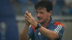 MG - BELO HORIZONTE - 23/10/2024 - COPA SUL-AMERICANA 2024, CRUZEIRO X LANUS - Fernando Diniz tecnico do Cruzeiro durante partida contra o Lanus no estadio Mineirao pelo campeonato Copa Sul-Americana 2024. Foto: Fernando Moreno/AGIF