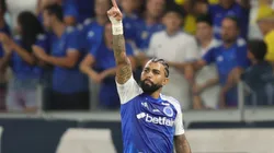 Gabriel Barbosa (Gabigol) jogador do Cruzeiro comemora seu gol durante partida contra o Mirassol no estádio Mineirão pelo campeonato Brasileiro A 2025. Foto: Gilson Lobo/AGIF