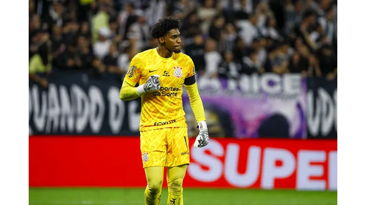 Hugo Souza jogador do Corinthians durante partida contra o Bahia no estádio Arena Corinthians pelo campeonato Brasileiro A 2024. Foto: Marco Miatelo/AGIF