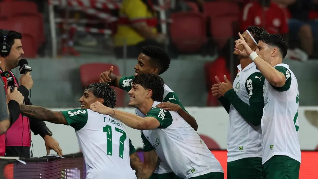 Facundo ou Estêvão podem deixar o time titular para as entradas de Paulinho e/ou Maurício – Foto: César Greco