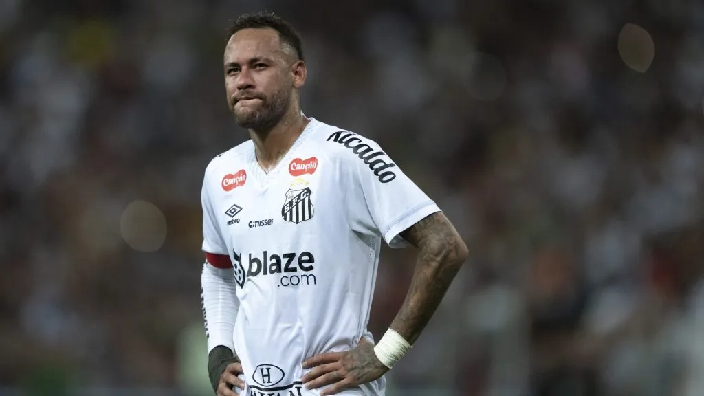 Neymar vem sofrendo com lesões no retorno ao Santos. Foto: Jorge Rodrigues/AGIF