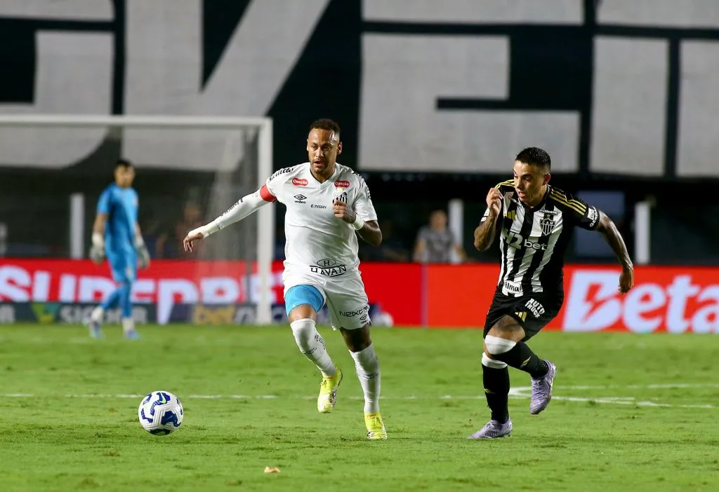 Neymar durante a partida contra o Atlético-MG. Foto: Mauricio De Souza/AGIF