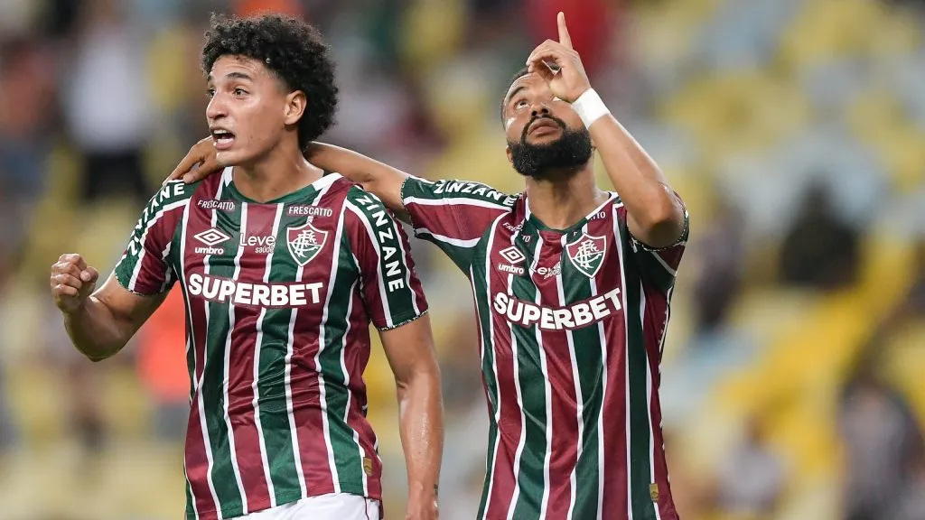 SAmuel Xavier jogador do Fluminense comemora seu gol com Fuentes jogador da sua equipe durante partida contra o Boavista no estádio Maracanã pelo campeonato Carioca 2025. Foto: Thiago Ribeiro/AGIF