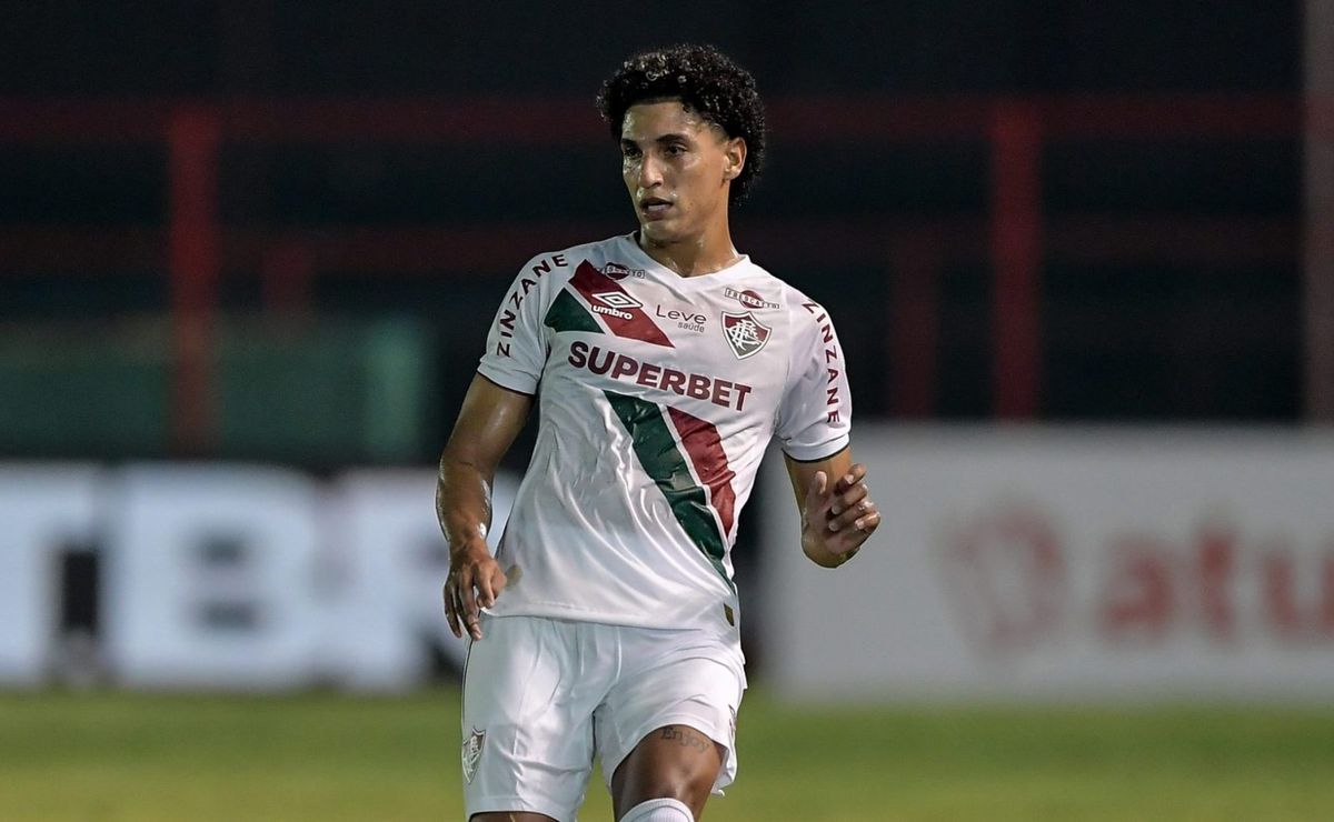 Fluminense é notificado sobre interesse do Corinthians no lateral Gabriel Fuentes