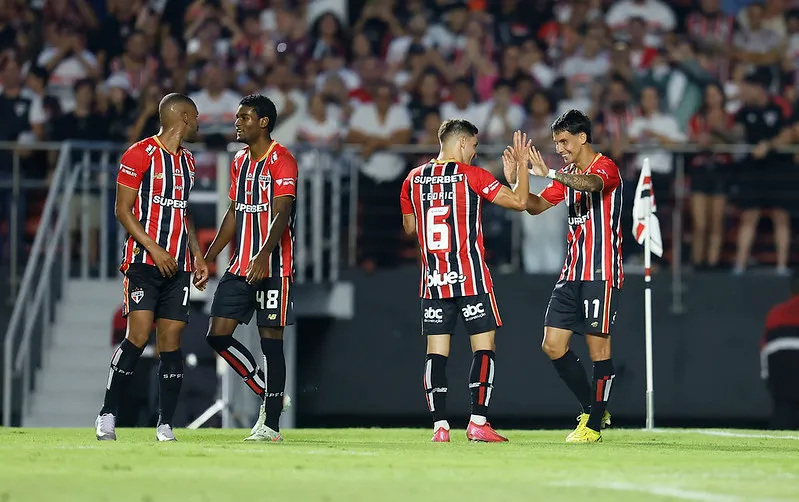 São Paulo aposta na torcida para vencer a primeira no Brasileirão. Foto: Rubens Chiri e Paulo Pinto/São Paulo