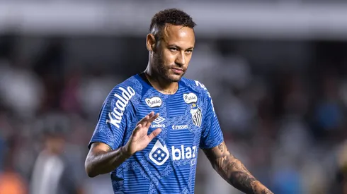 SP - SANTOS - 16/04/2025 - BRASILEIRO A 2025, SANTOS X ATLETICO-MG - Neymar jogador do Santos durante partida contra o Atletico-MG no estadio Vila Belmiro pelo campeonato Brasileiro A 2025. Foto: Abner Dourado/AGIF