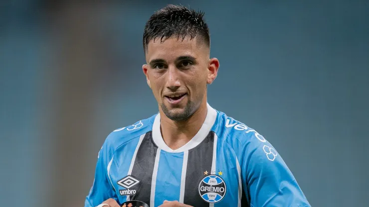 RS - PORTO ALEGRE - 08/04/2025 - COPA SUL-AMERICANA 2025, GREMIO X ATLETICO GRAU - Christian Olivera jogador do Gremio comemora seu gol durante partida contra o Atletico Grau no estadio Arena do Gremio pelo campeonato Copa Sul-americana 2025. Foto: Liamara Polli/AGIF