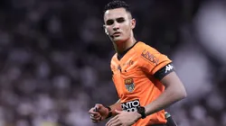 O árbitro Matheus Delgado Candançan durante partida entre Corinthians e Ponte Preta no estádio Arena Corinthians pelo campeonato Paulista 2024. Foto: Marcello Zambrana/AGIF