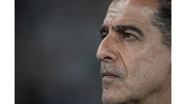 Renato Paiva técnico do Botafogo durante partida contra o São Paulo no estádio Engenhão pelo campeonato Brasileiro A 2025. Foto: Thiago Ribeiro/AGIF