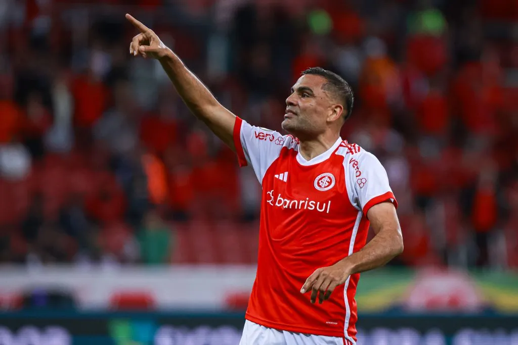 Mercado, zagueiro do Inter – Foto: Maxi Franzoi/AGIF