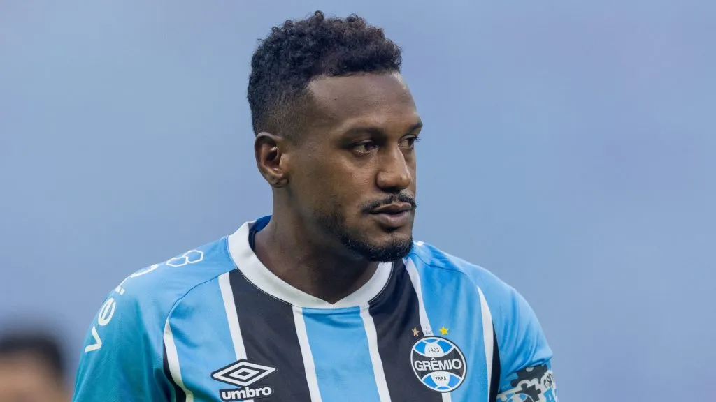 Edenilson durante partida do Imortal na Série A