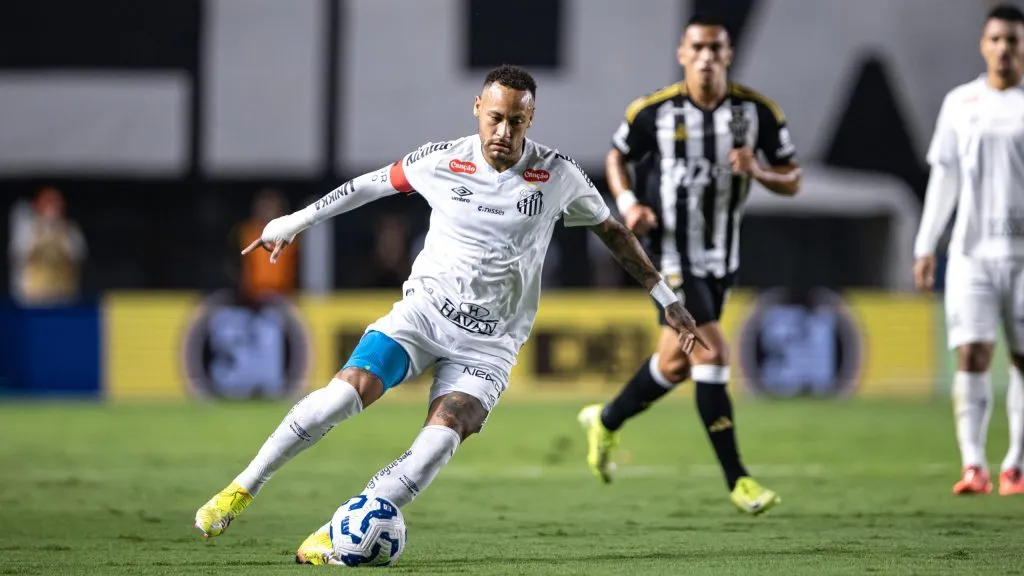 Neymar durante partida. Foto: Abner Dourado/AGIF
