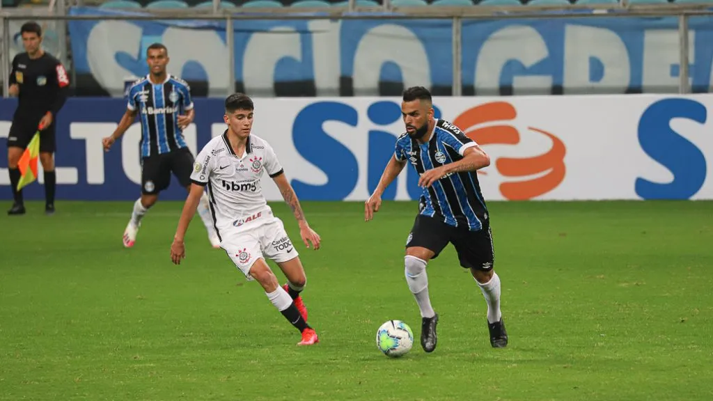 Maicon em ação com a camsa do Tricolor Gaúcho. Foto: Maxi Franzoi/AGIF.