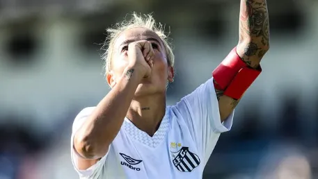 Thaisinha em jogo pelas Sereias da Vila