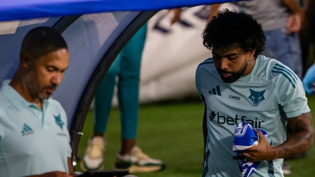 Gabriel Barbosa no banco. Foto: Fernando Moreno/AGIF