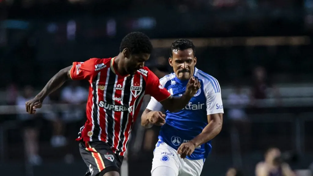 SP – SAO PAULO – 13/04/2025 – BRASILEIRO A 2025, SAO PAULO X CRUZEIRO – Lucas Ferreira jogador do Sao Paulo durante partida contra o Cruzeiro no estadio Morumbi pelo campeonato Brasileiro A 2025. Foto: Marco Miatelo/AGIF