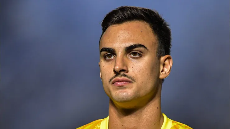 Donelli assustou a torcida corinthiana em lance inusitado.