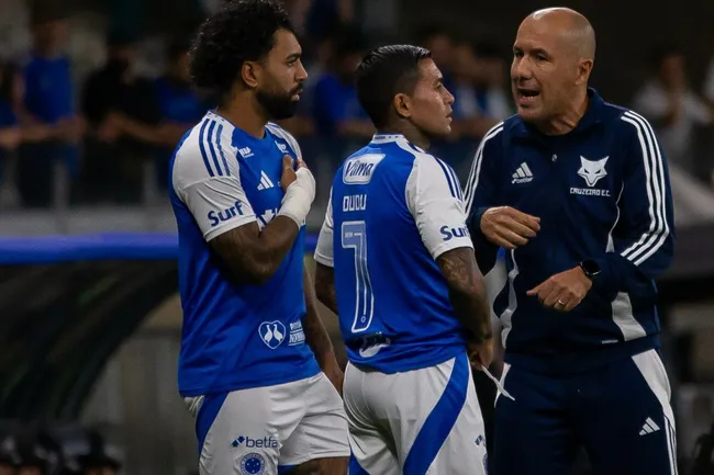 Gabigol e Dudu do Cruzeiro – Foto: Fernando Moreno/AGIF