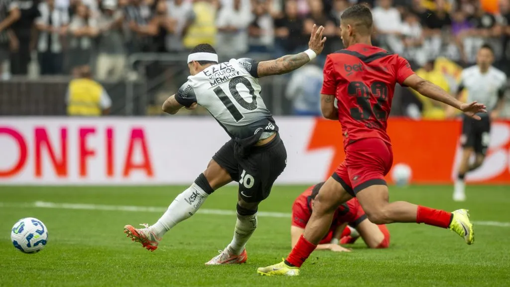 Depay garantiu a vitória ao Timão. Foto: Anderson Romao/AGIF