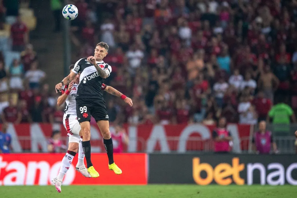 Vegetti jogador do Vasco durante partida contra o Flamengo – Foto: Thiago Ribeiro/AGIF