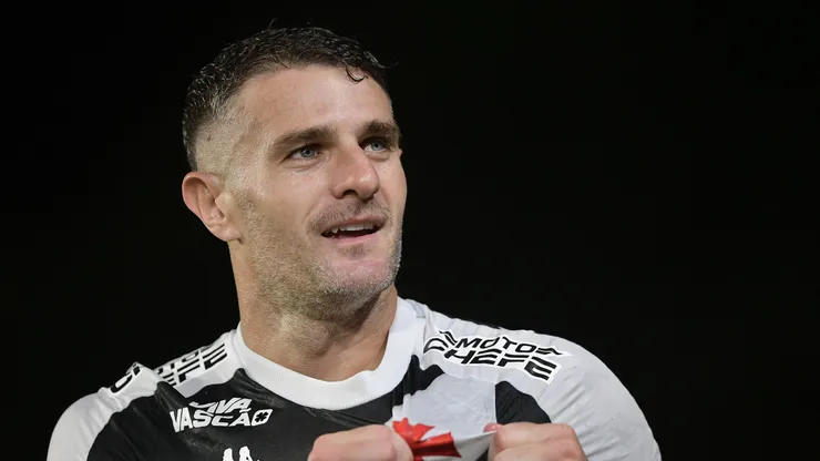 Vegetti jogador do Vasco durante partida contra o Santos no estadio Sao Januario pelo campeonato Brasileiro A 2025. Foto: Thiago Ribeiro/AGIF