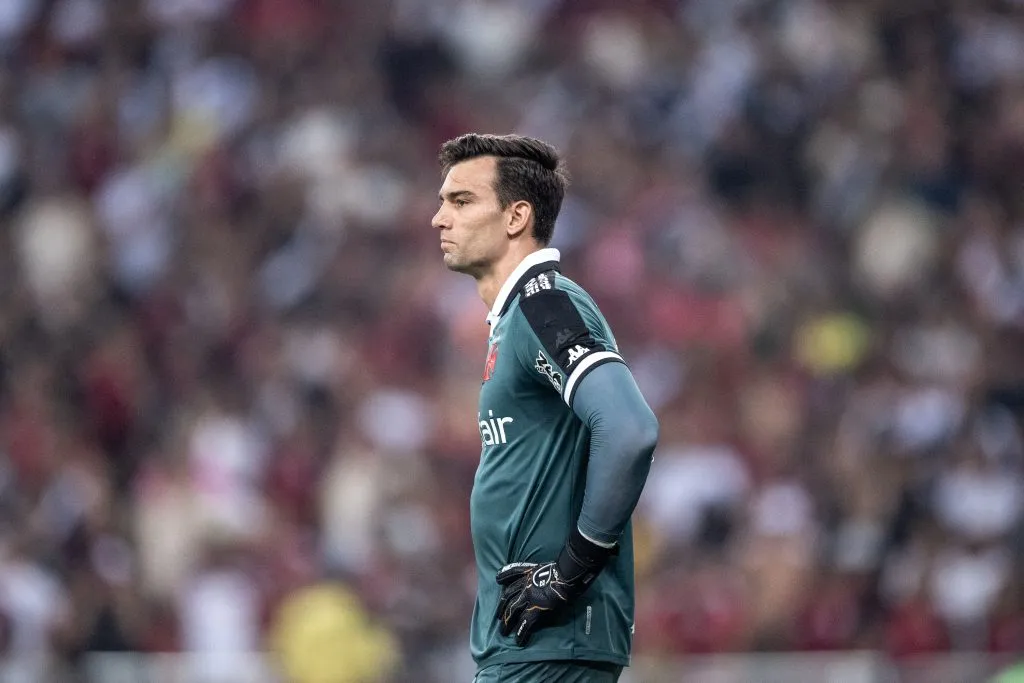 Léo Jardim vira o grande personagem em clássico no Maracanã. Foto: Thiago Ribeiro/AGIF