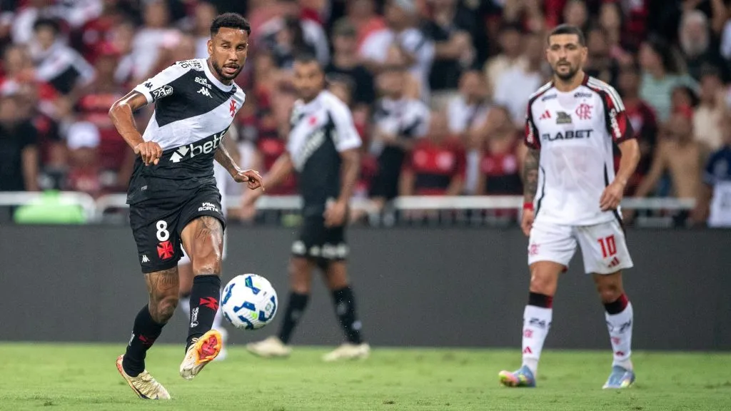  Jair jogador do Vasco durante partida contra o Flamengo no estádio Maracanã pelo campeonato Brasileiro A 2025. Foto: Thiago Ribeiro/AGIF