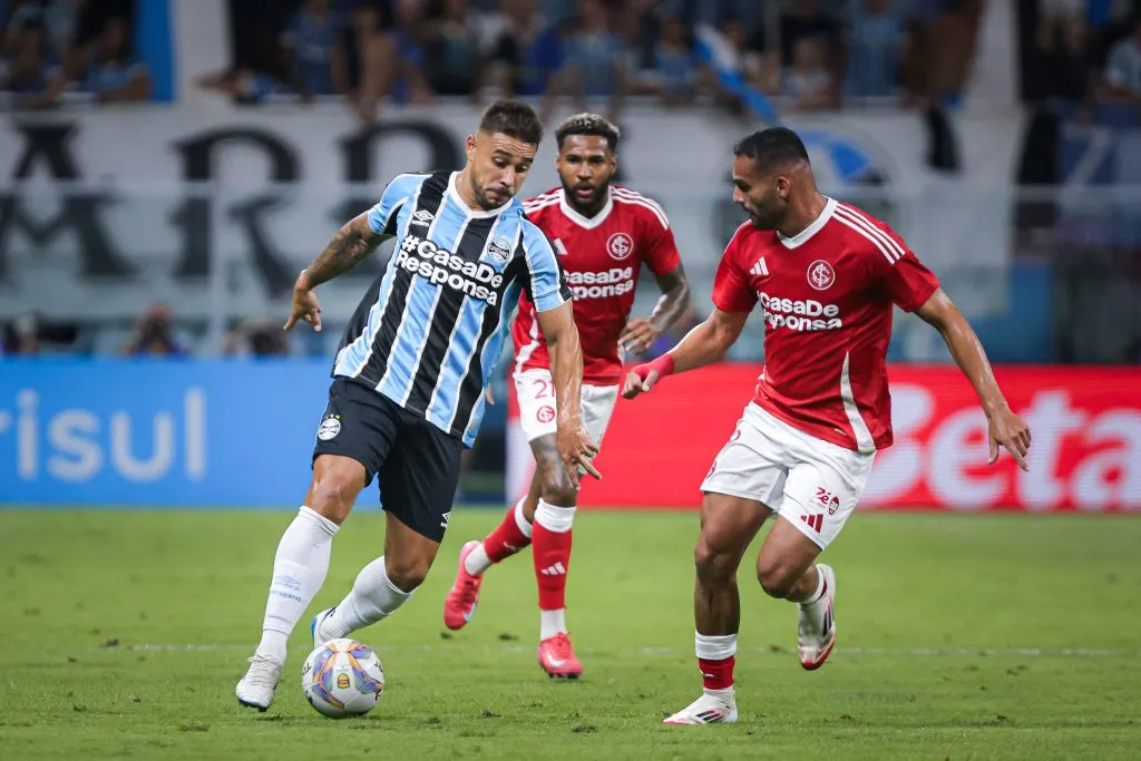 Joao Pedro jogador do Grêmio durante partida contra o Internacional – Foto: Maxi Franzoi/AGIF